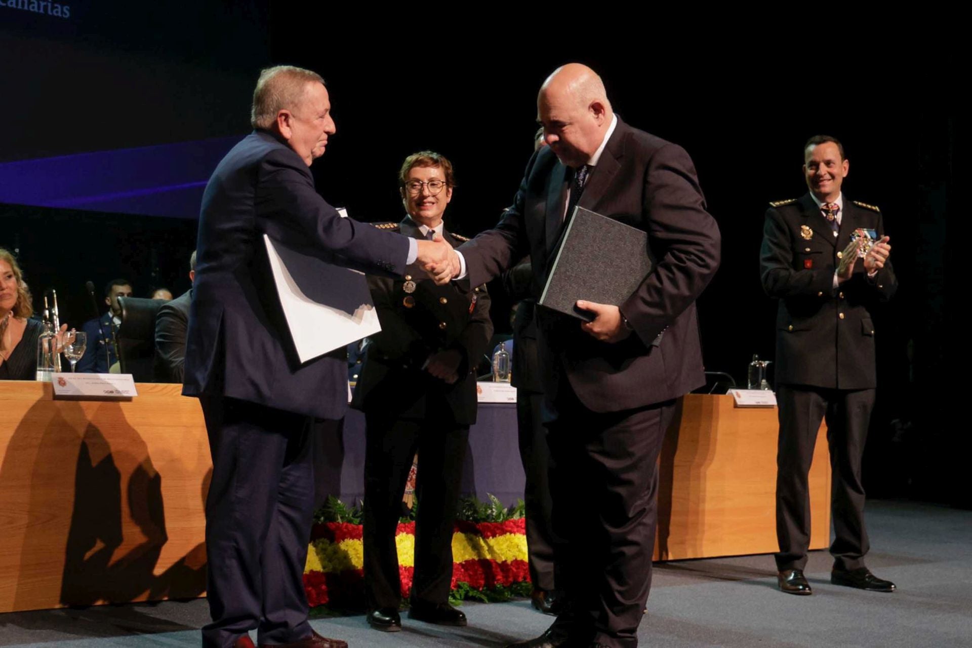 La Policía Nacional tributa un reconocimiento a 141 personas