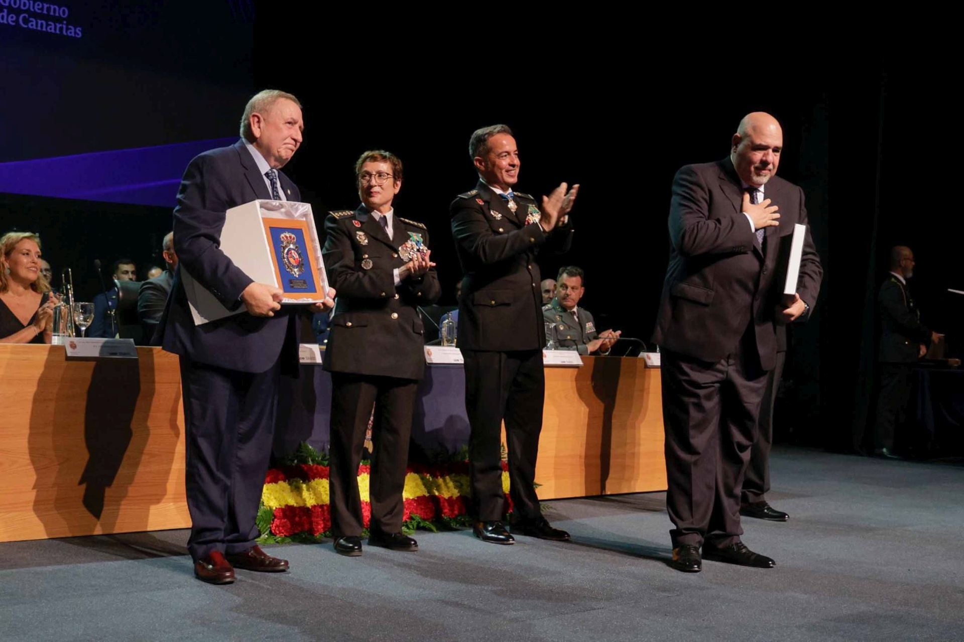 La Policía Nacional tributa un reconocimiento a 141 personas