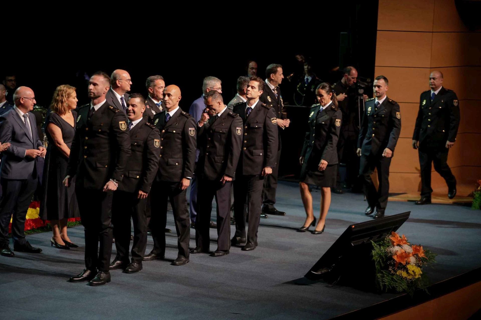 La Policía Nacional tributa un reconocimiento a 141 personas