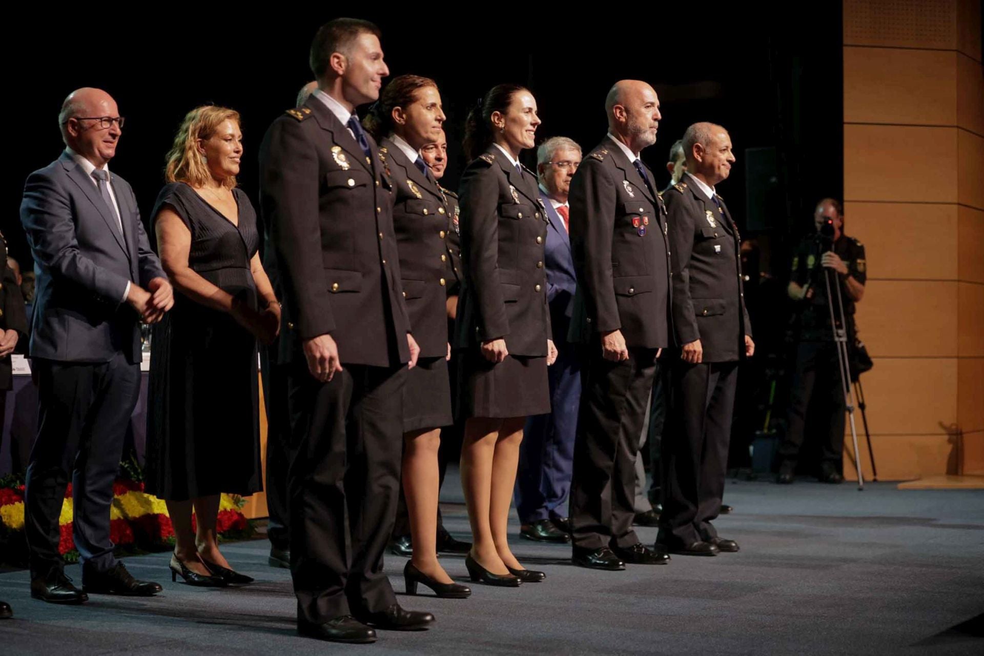 La Policía Nacional tributa un reconocimiento a 141 personas