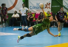 Derbi entre grancanarias y lanzaroteñas en Telde.