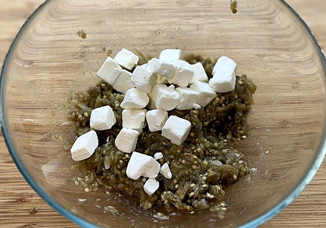 Añadimos el queso feta