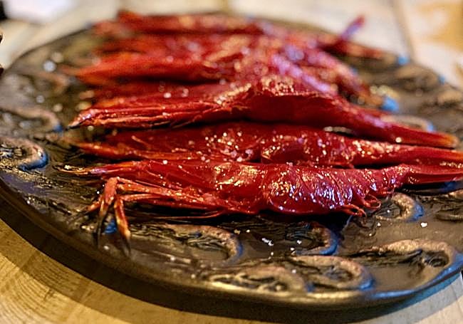 Gambas rojas de Denia a la brasa con grasa de chuleta
