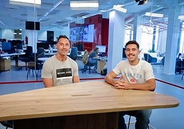 Javi Ortega y Óliver Viera en las instalaciones de Canarias7.