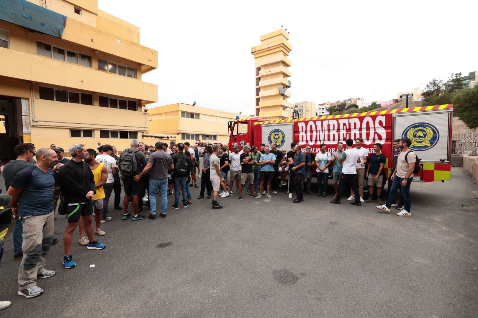 Los bomberos alzan la voz en el Parque Central Miller Bajo