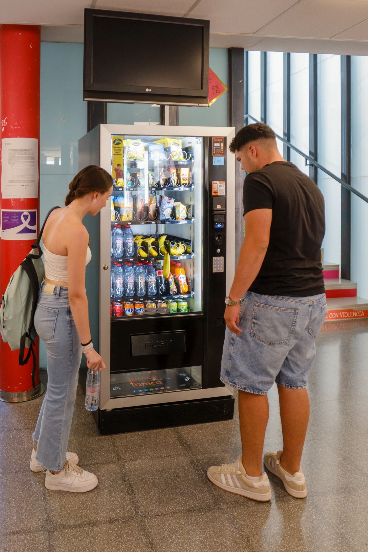 Una de las máquinas expendedoras que venderán plátanos de Canarias.