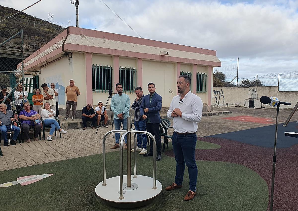 Imagen secundaria 1 - Día histórico: Los vecinos de los barrios teldenses de La Solana y Valle Casares ya tienen agua de abasto todos los días