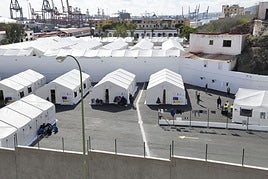 Imagen de archivo del viejo acuartelamiento del Canarias 50 adaptado para personas migrantes.