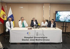 Presentación del robot quirúrgico de reciente estreno.