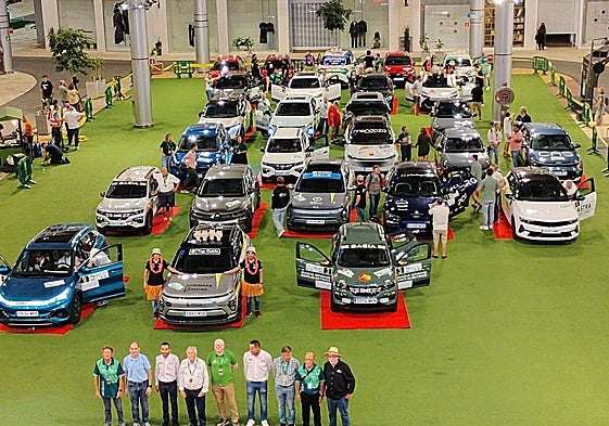 Foto de familia en el Centro Comercial Alisios.