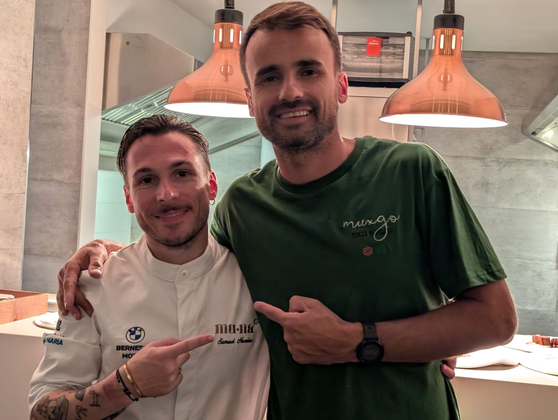 Imagen principal - Samuel Naveira y Borja Marrero en la sala del Muxgo.