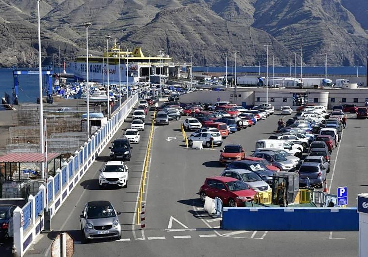 Vista del puerto de Agaete y de la terminal, de una planta.