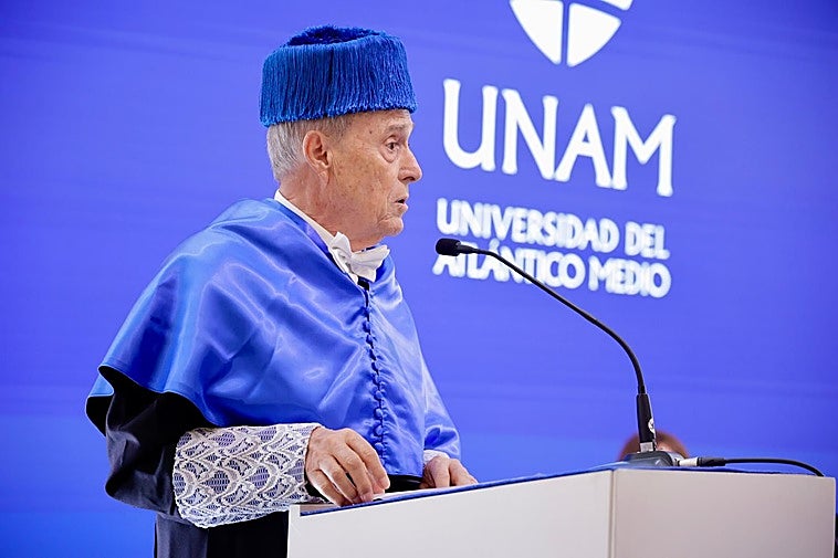 Francisco Rubio Royo impartió la lección magistral en la apertura del curso académicos de la Universidad del Atlántico Medio.