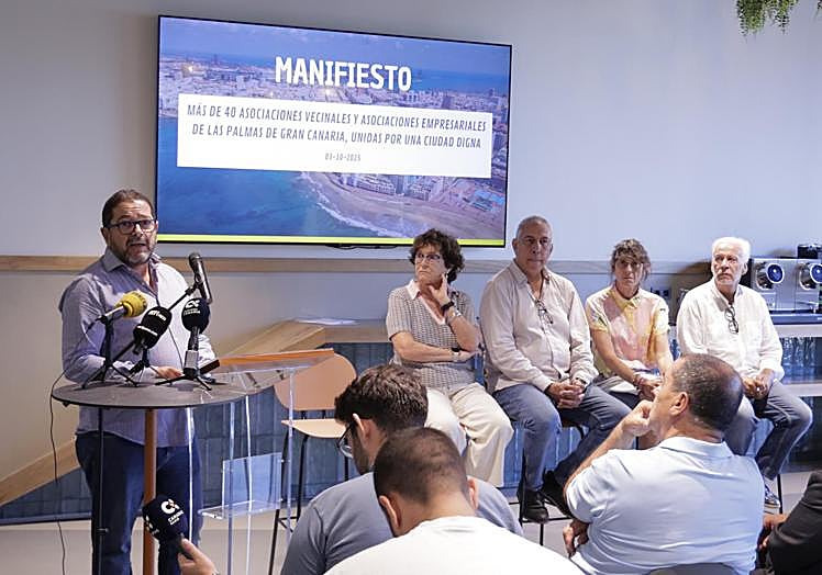 Rueda de prensa de denuncia vecinal.