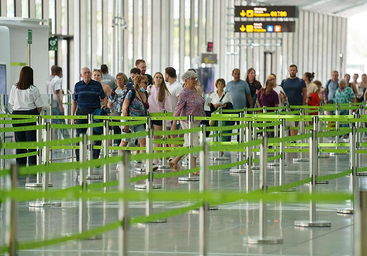 Imagen de archivo del aeropuerto Tenerife Sur.