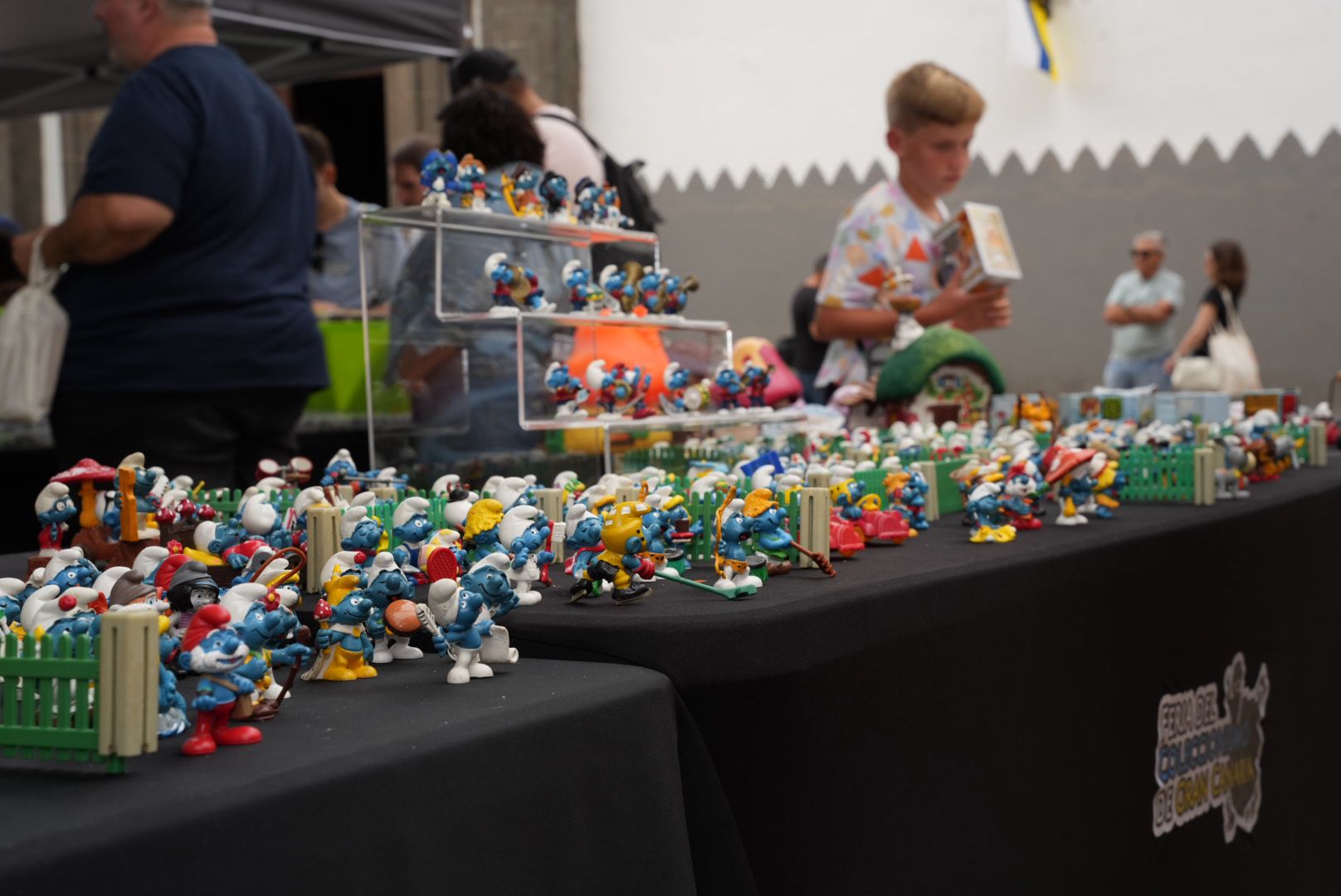 Pasión por lo vintage: éxito de la Feria del Coleccionismo en Vegueta