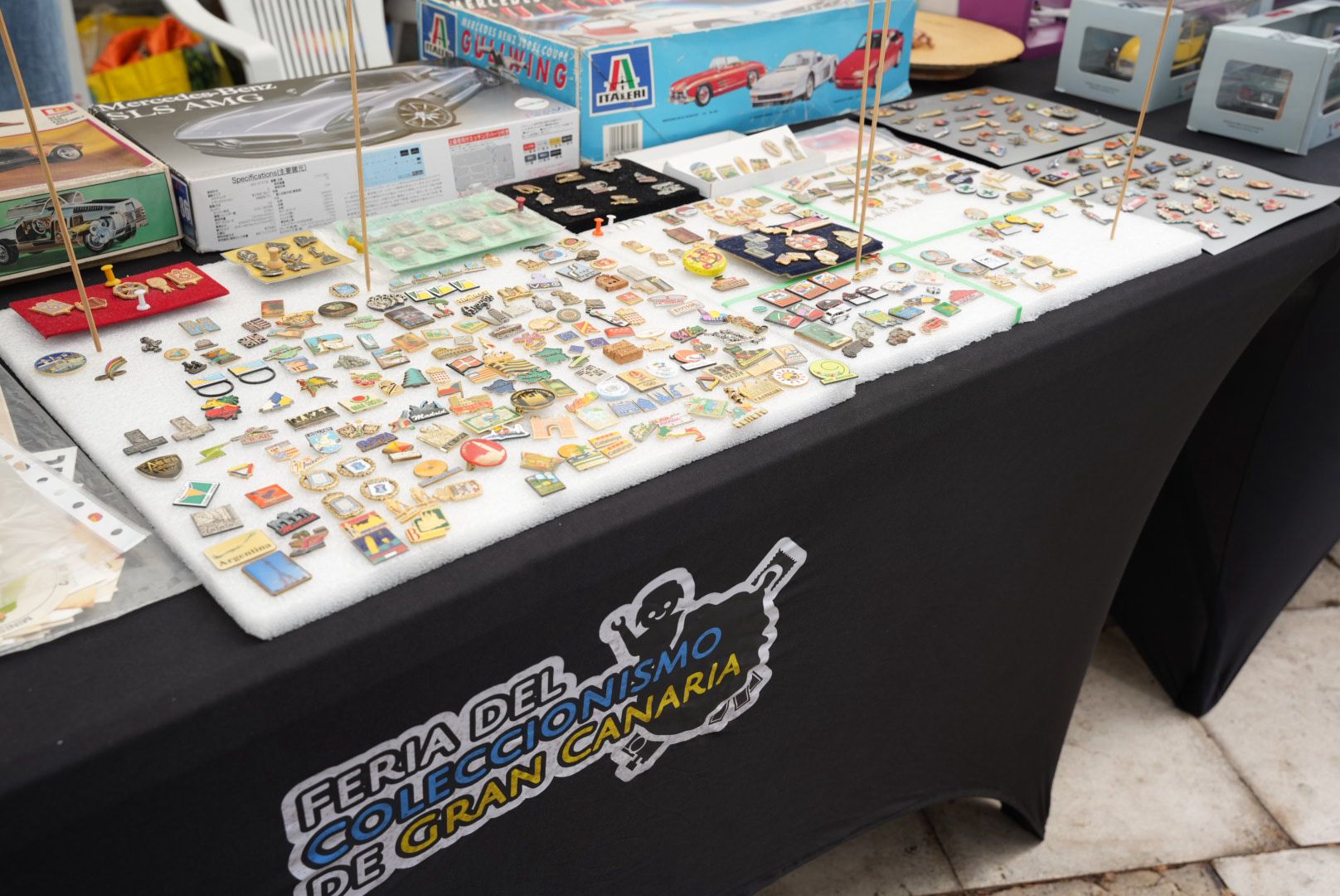 Pasión por lo vintage: éxito de la Feria del Coleccionismo en Vegueta