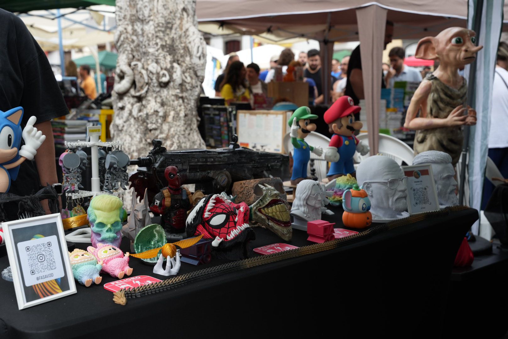 Pasión por lo vintage: éxito de la Feria del Coleccionismo en Vegueta