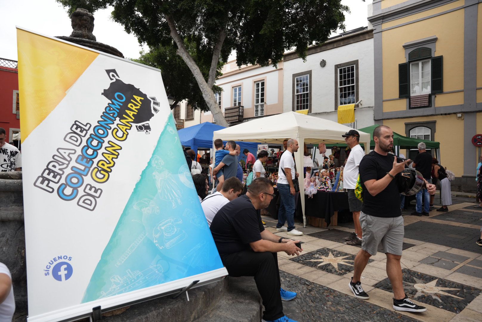Pasión por lo vintage: éxito de la Feria del Coleccionismo en Vegueta