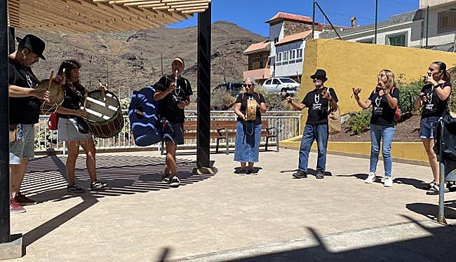 Actuación del grupo Tambor de Cabra.