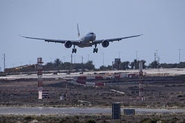 Un avión en el Aeropuerto de Gran Canaria.