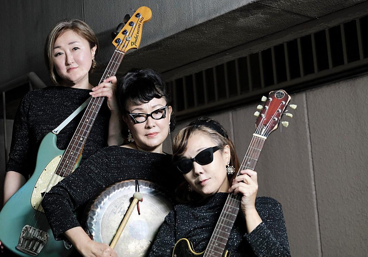 Yoshiko Fujiyama, voz y guitarras, Chellio Panther Omo, al bajo, y Sachiko, batería, integran el grupo.