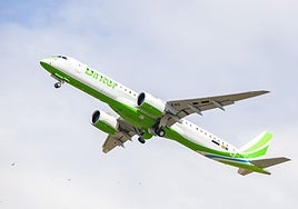 Unos de los aviones Embraer E192-E2 de Binter.