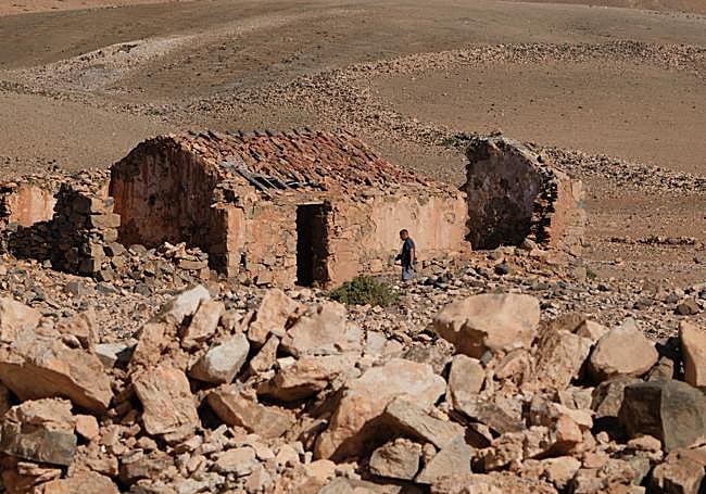 Algunas viviendas conservan la techumbre de tejas.