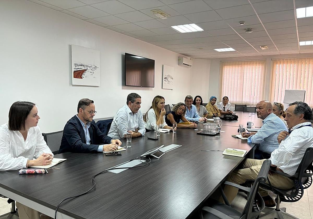 Reunión de representantes canarios y de la UE en Nuakchot, capital de Mauritania.
