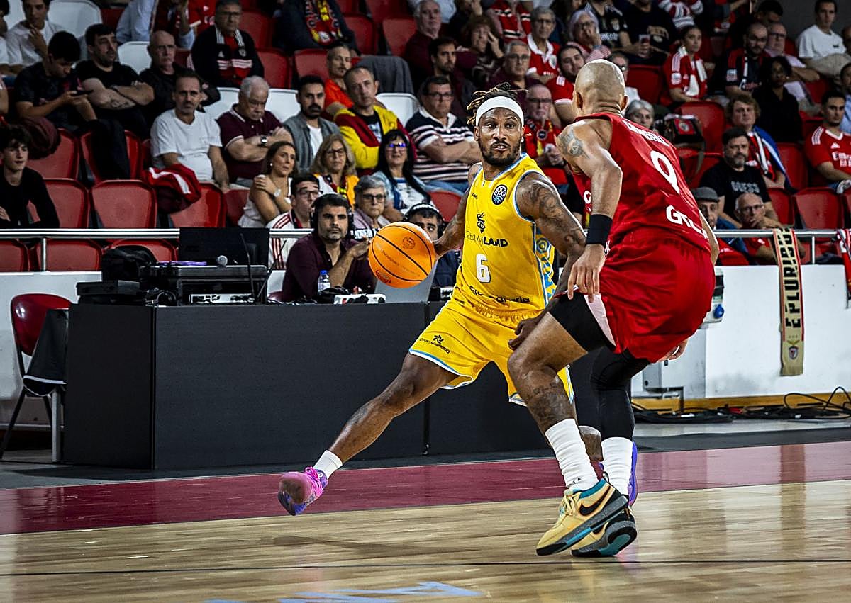 Imagen secundaria 1 - Varios momentos del encuentro.