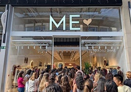 Imagen de la apertura de la tienda Me Time Spain, en el Centro Comercial Alisos.