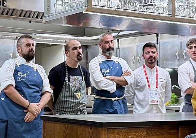 A la izqwierda de la imagen Miguel Herrera de Camino al Jamonal y Ale Mederos de Snteo, en el centro