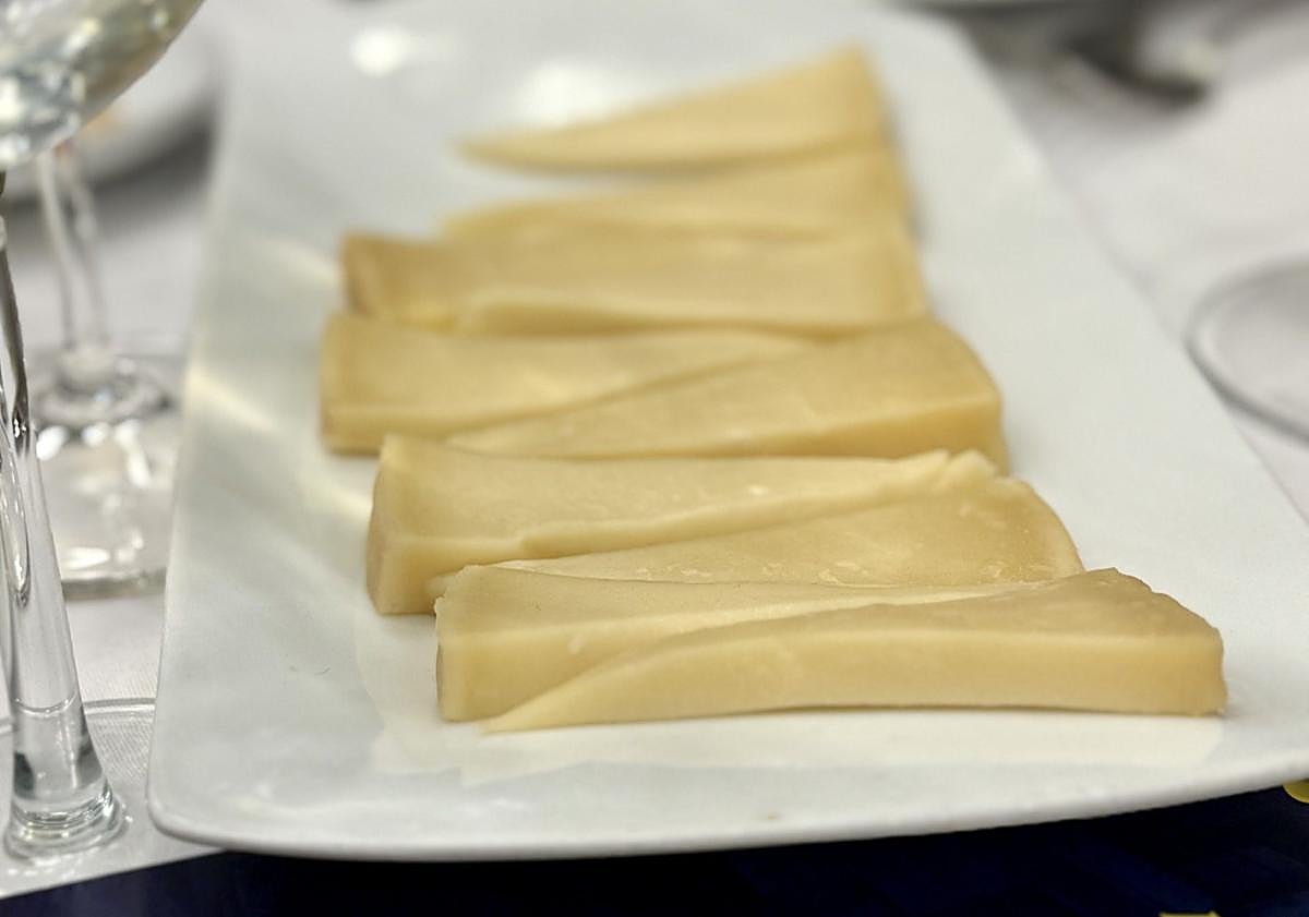 Imagen principal - Queso Flor, gildas y tarta de almendras de Nublo