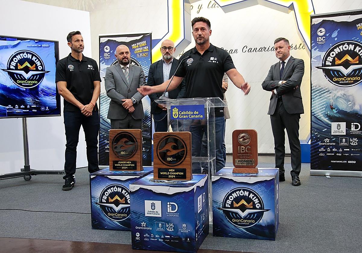 Durante la presentación del Frontón King.