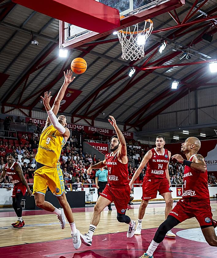 Imagen secundaria 2 - Varios momentos del encuentro.