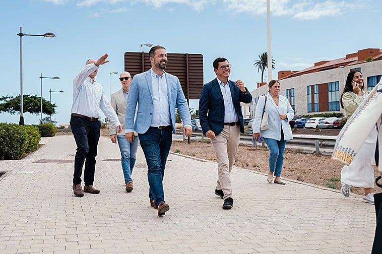 Juan Antonio Peña, alcalde de Telde, y Pablo Rodríguez, consejero de Obras Públicas, Vivienda y Movilidad del Gobierno de Canarias, durante una visita reciente a Telde.