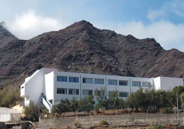 El alcalde de La Aldea lo advierte: «El colegio de Cuermeja no se va a cerrar»