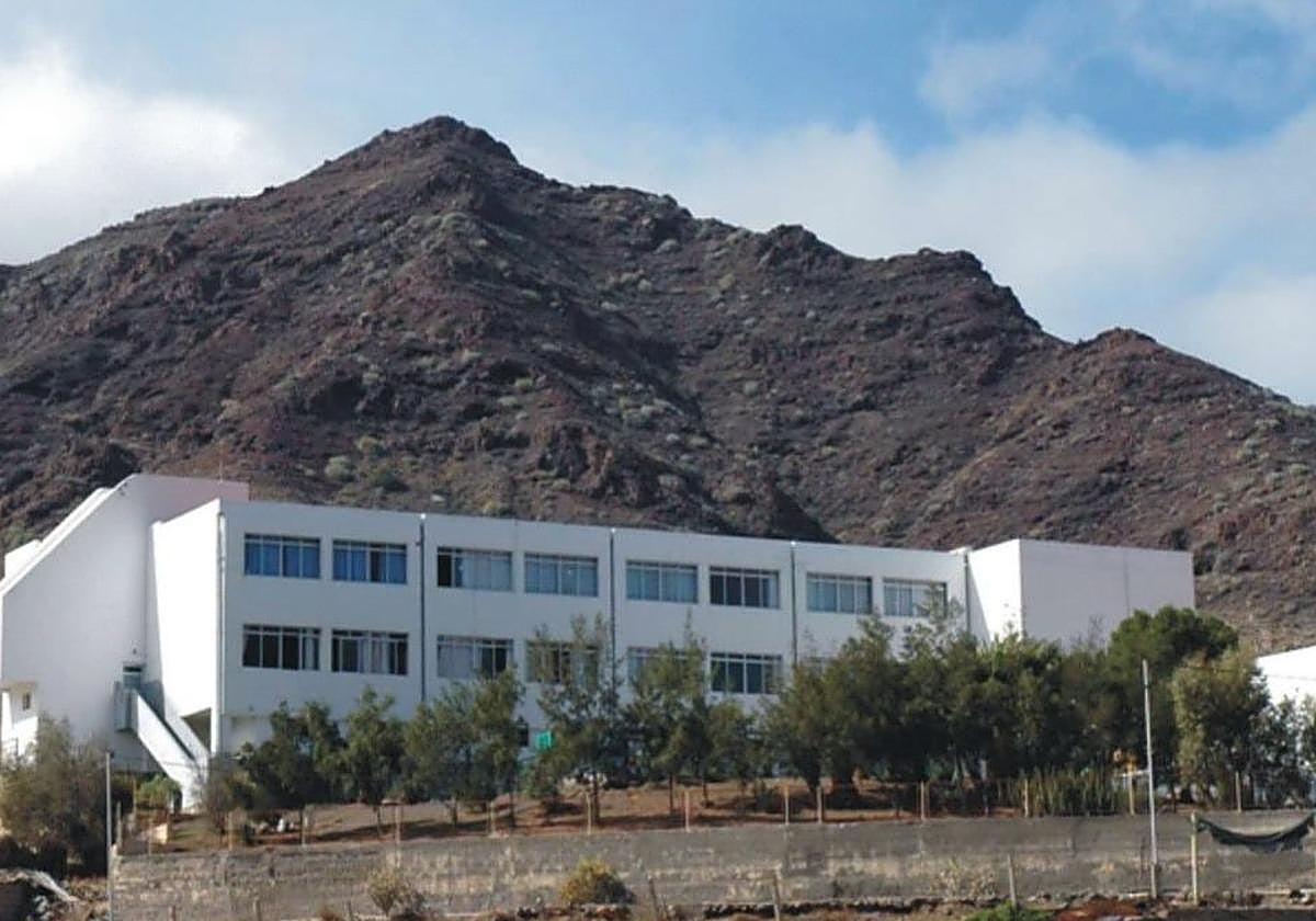 Vista de las instalaciones del Cuermeja, que cerró como colegio pero aún funciona como residencia escolar.