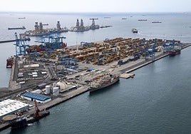 Vistas aéreas de la terminal de Opcsa en el Puerto de Las Palmas.