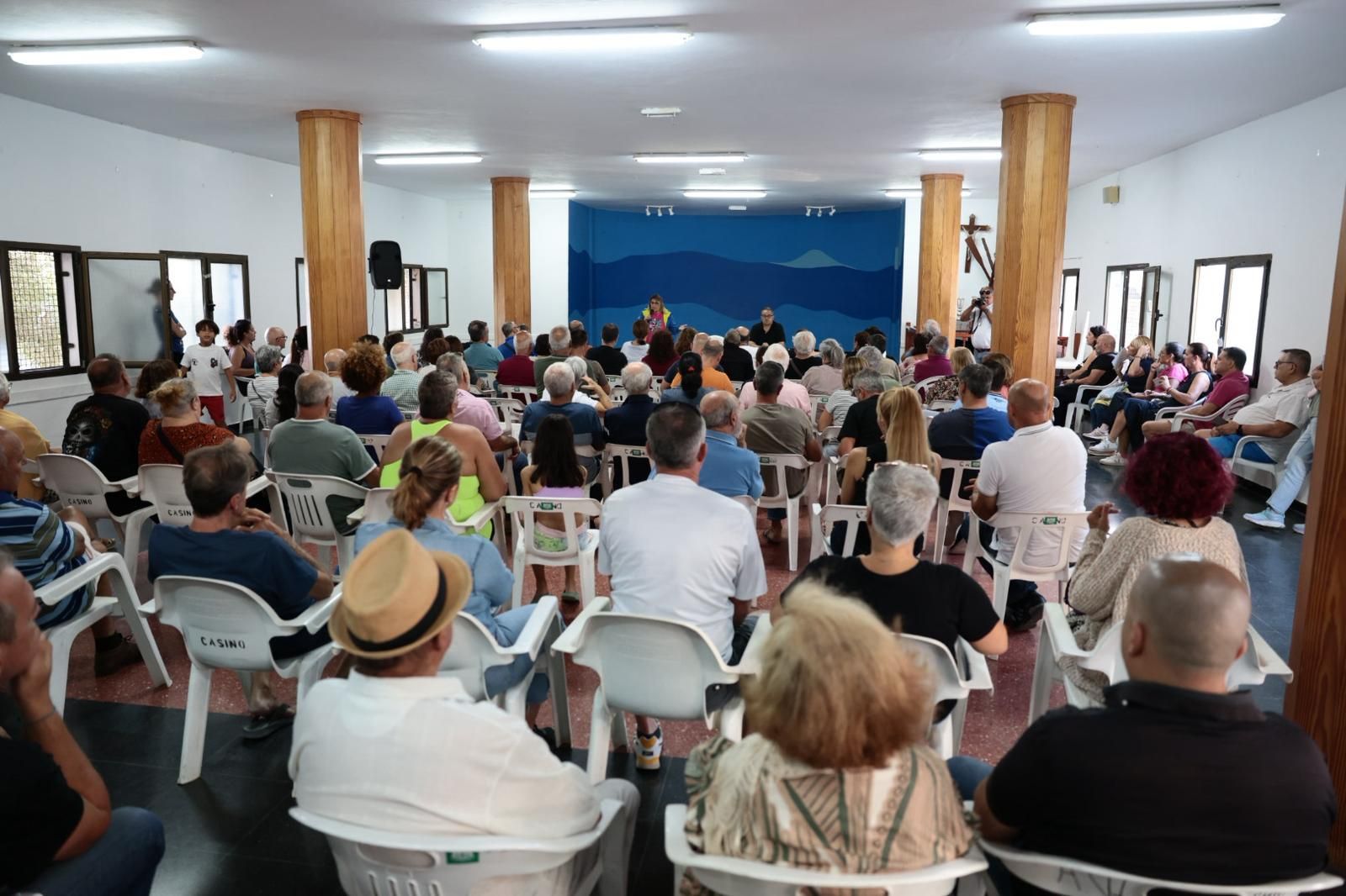 Reunión de los vecinos y del Ayuntamiento por el nuevo deslinde de El Burrero