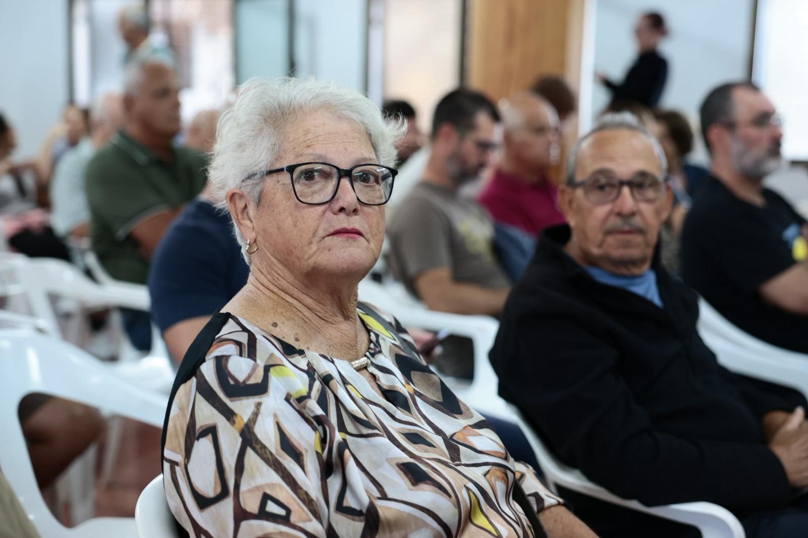 Reunión de los vecinos y del Ayuntamiento por el nuevo deslinde de El Burrero