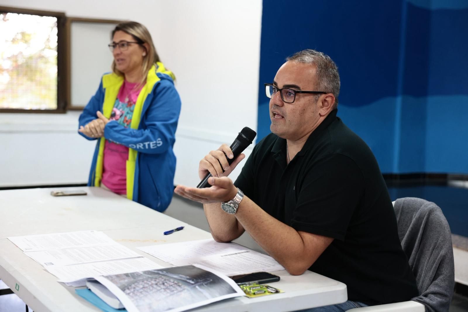 Reunión de los vecinos y del Ayuntamiento por el nuevo deslinde de El Burrero