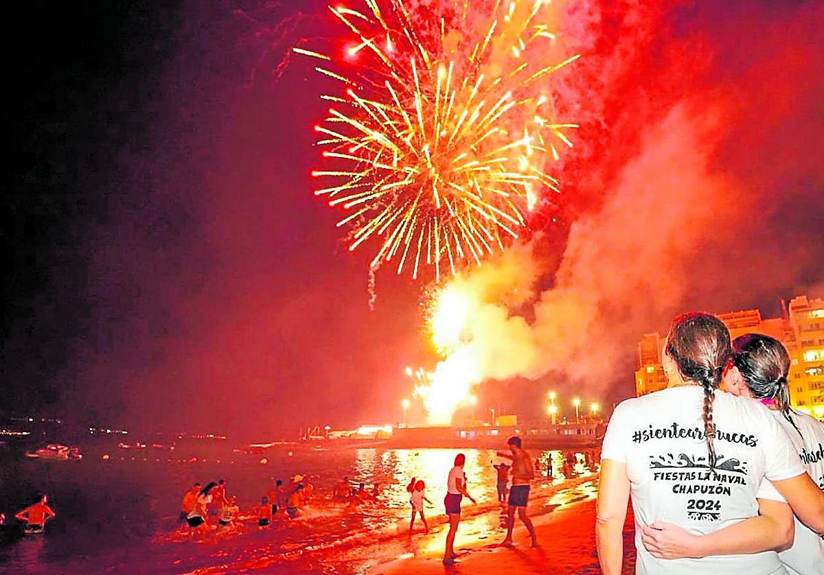 Imagen de la celebración del Chapuzón de la Naval el pasado año.