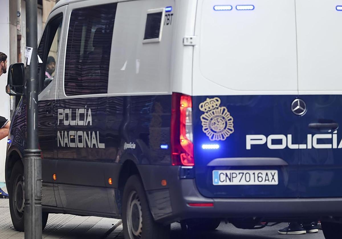 Imagen de archivo de un furgón de la Policía Nacional.