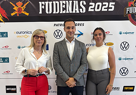 Oscar Martínez, director comercial de Armas Trasmediterránea, con otras responsables.