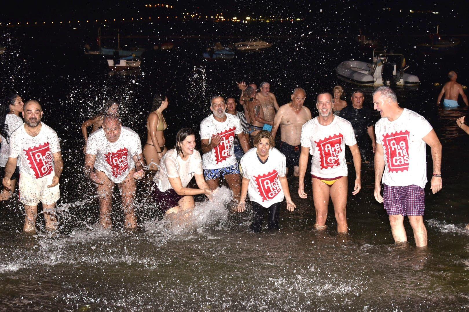 Chapuzón tradicional en La Naval