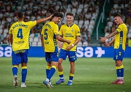 Álex Suárez, Enrique Clemente, Mika Mármol y Sergio Barcia, grandes activos de la retaguardia amarilla.