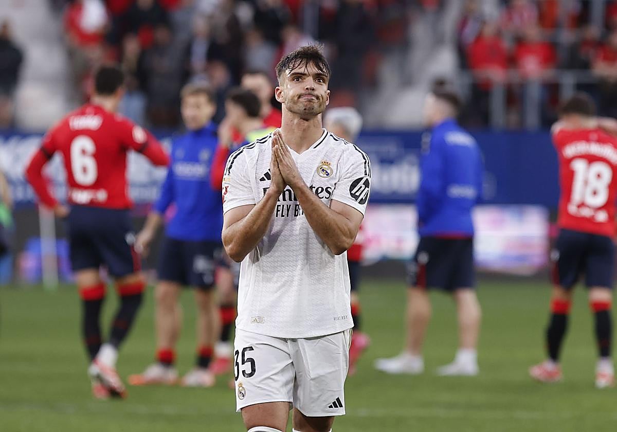 Raúl Asencio durante un partido del Real Madrid.