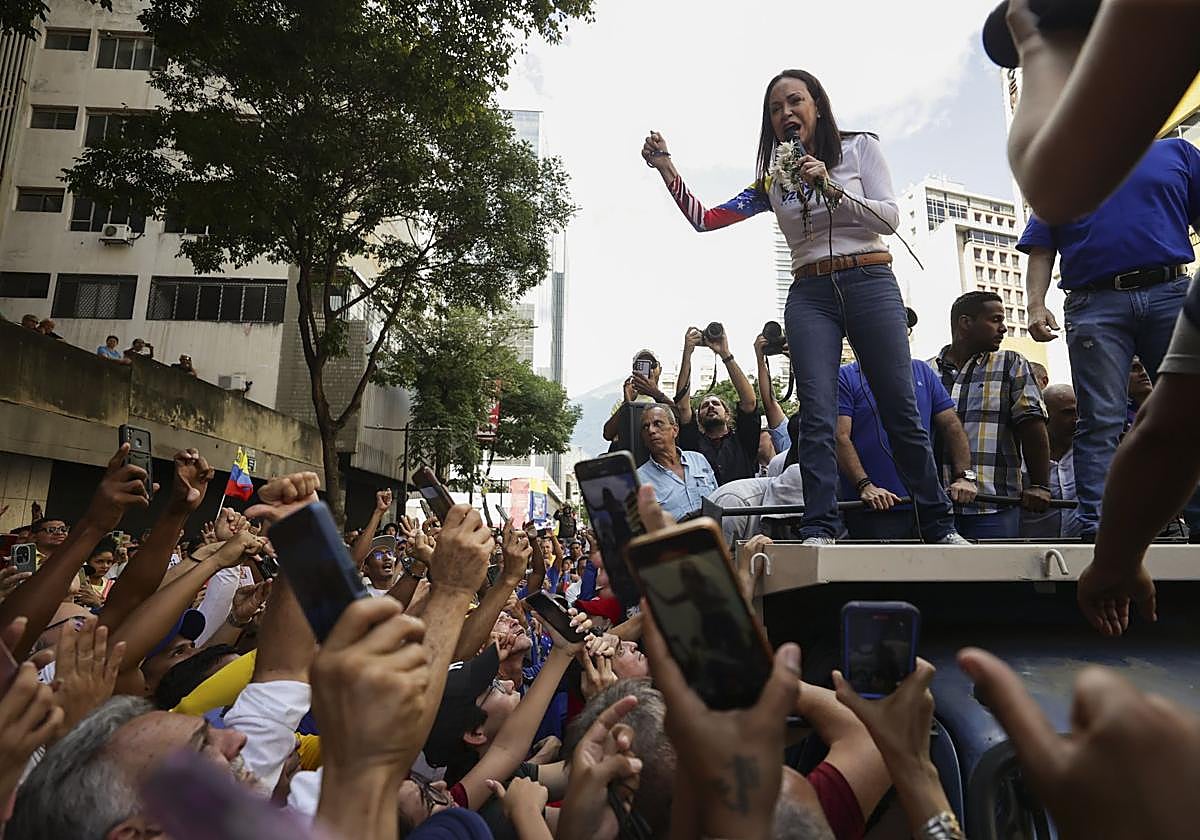 Corina Machado acaba de ser galardonada con el Nobel de la Paz.