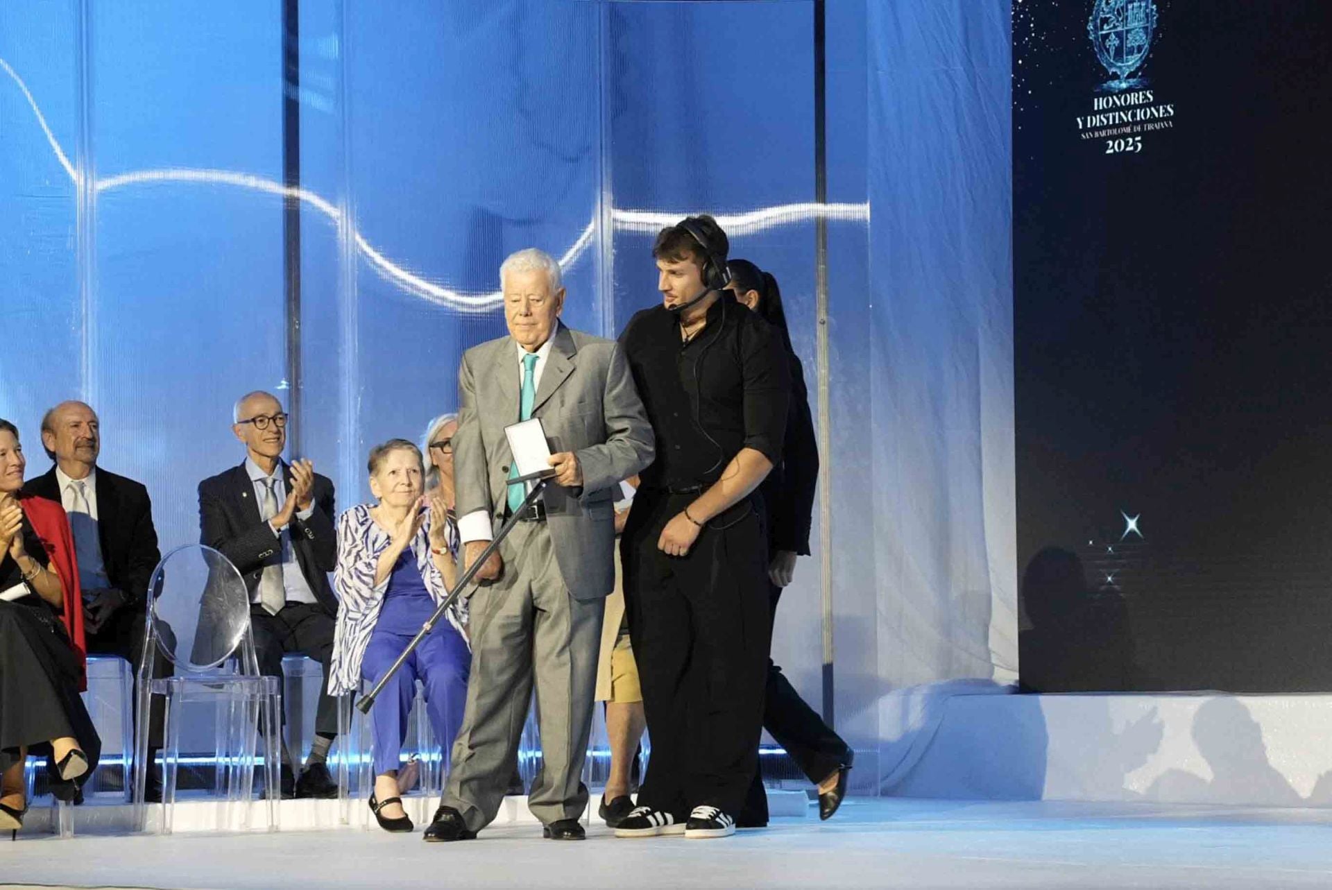 San Bartolomé rinde homenaje a once vecinos que han dejado huella en el municipio